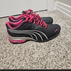 Puma Women's Black and Pink Sport Sneakers